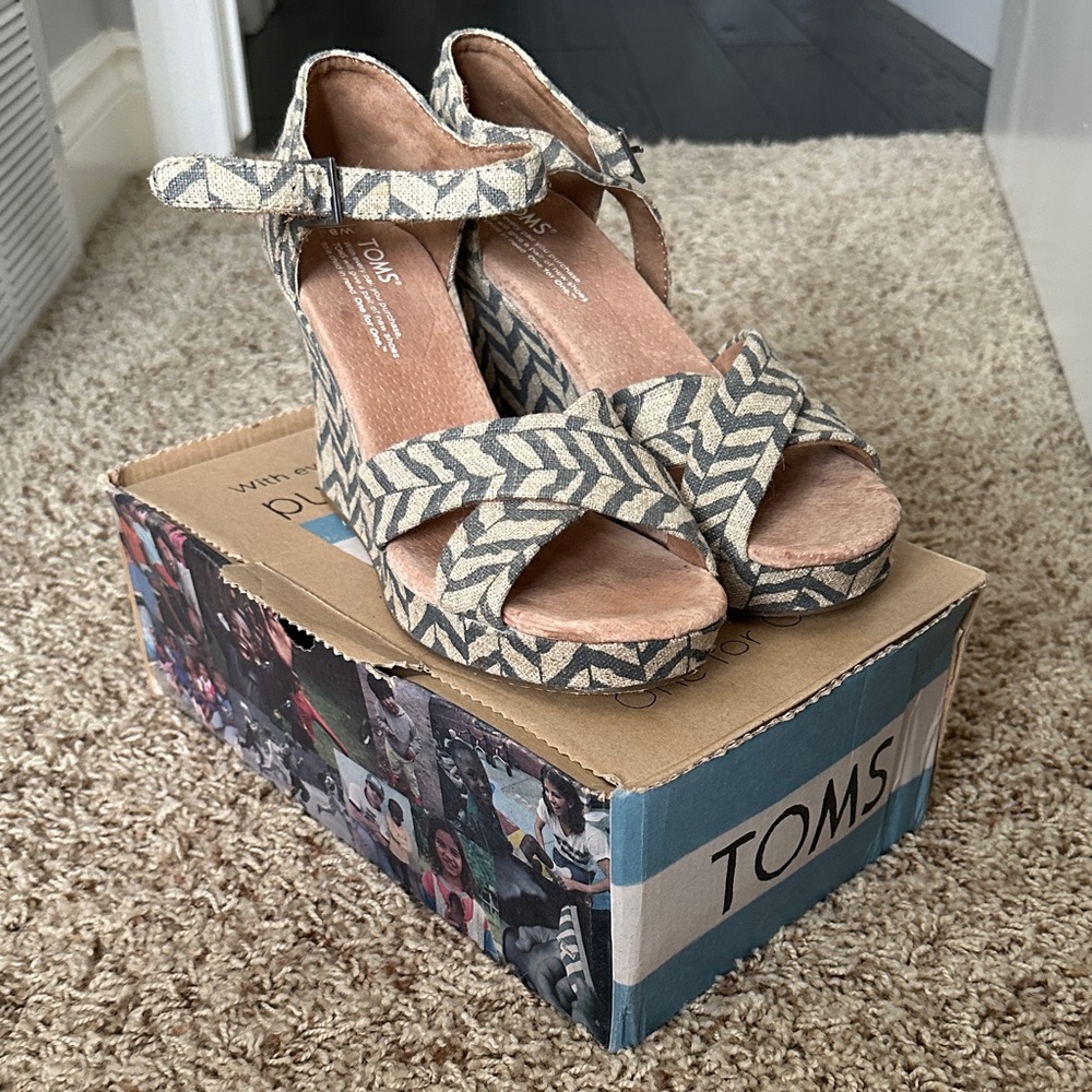 TOMS Women's Wedges - Black and Cream Chevron